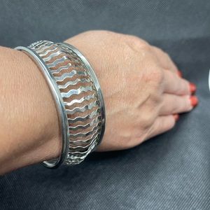 Pre-Owned Metal Bangle Costume Jewelry